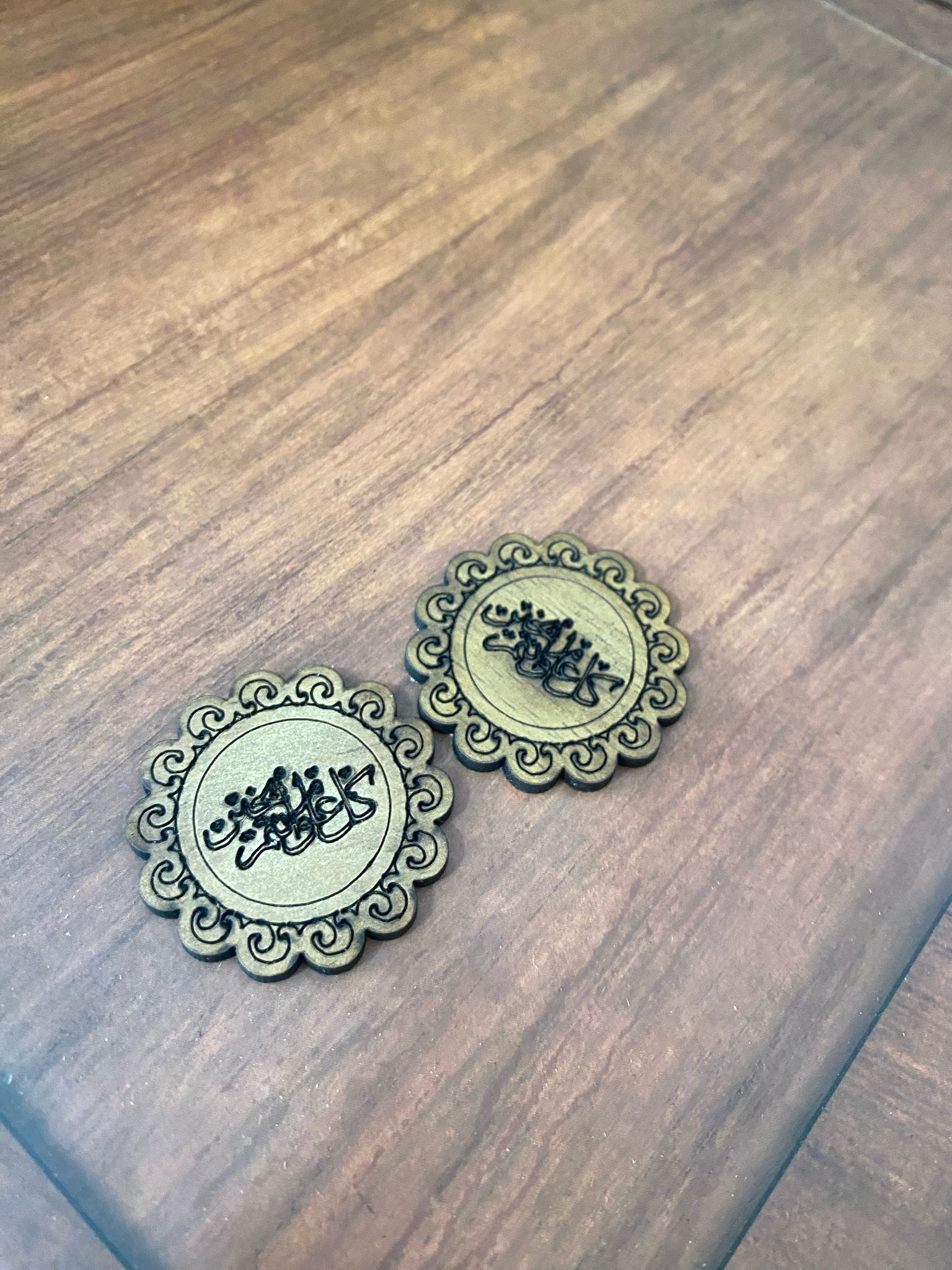 اسماء خشب صغيرة للتوزيعات والشوكلاتة