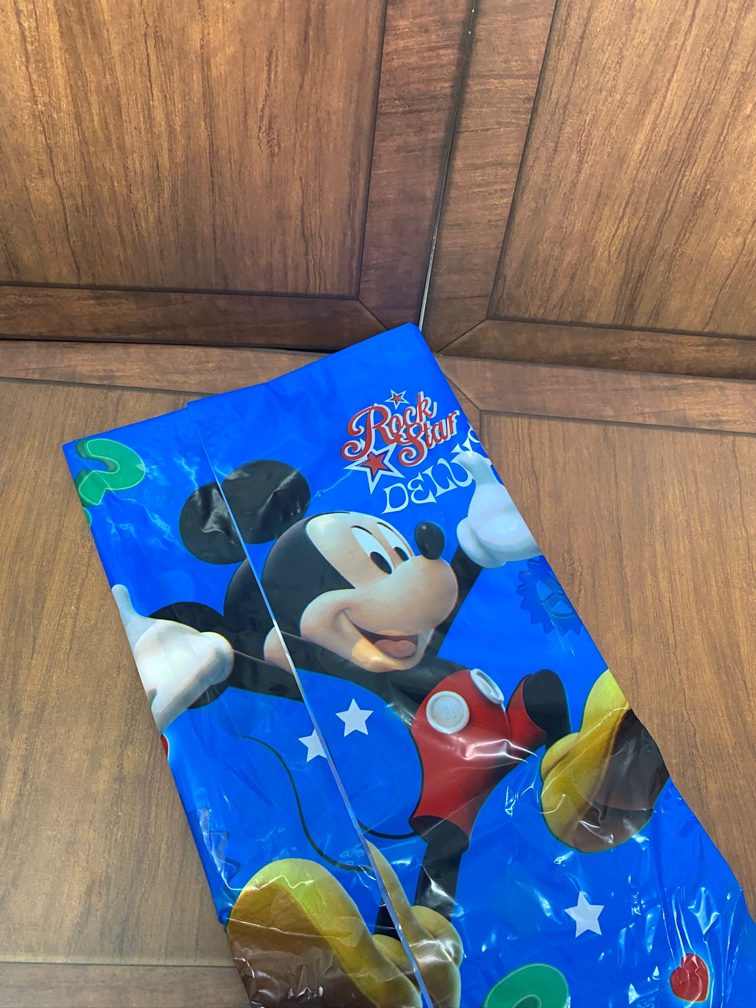 شرشف طاولة ميكي ماوس