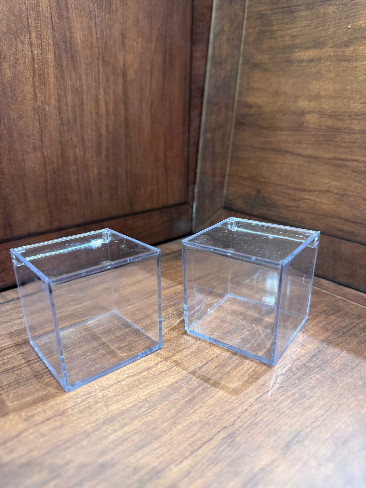 علب اكريلك (كل 12 علبة )