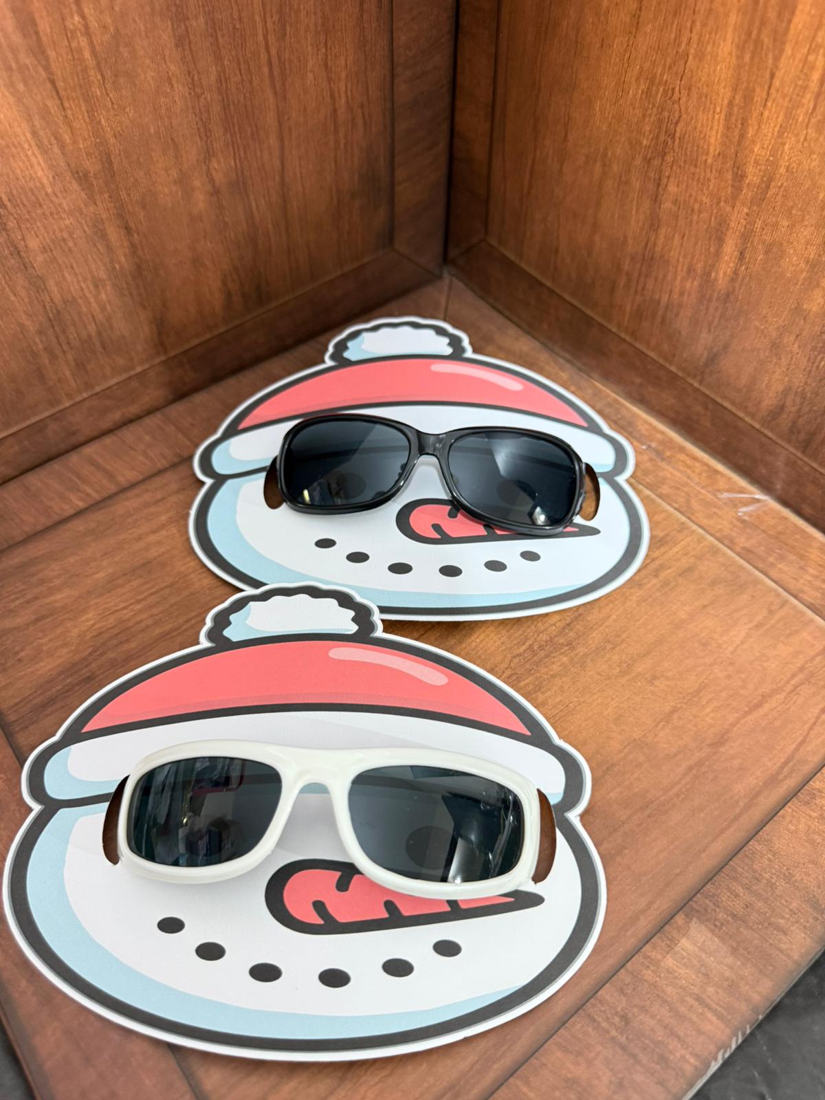 هدية رجل الثلج مع نظارة