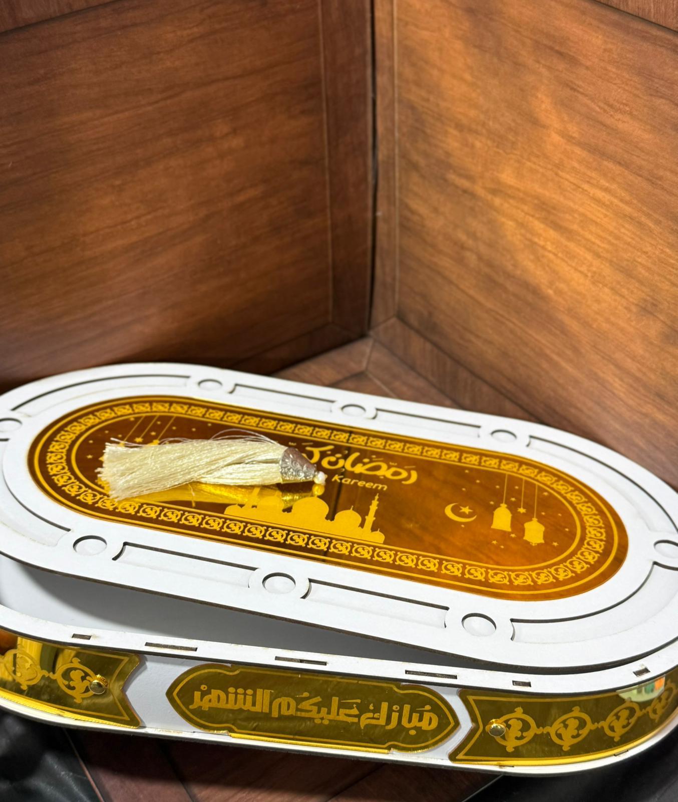 مضيفة رمضان خشب مع اكريلك