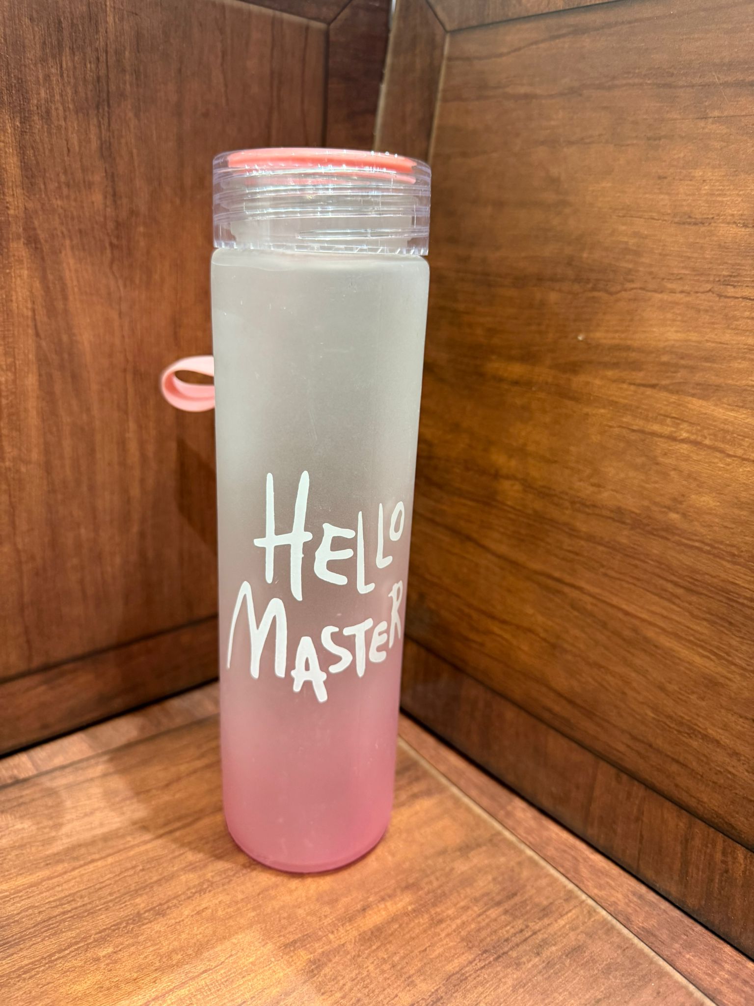 مطرت ماء زجاج