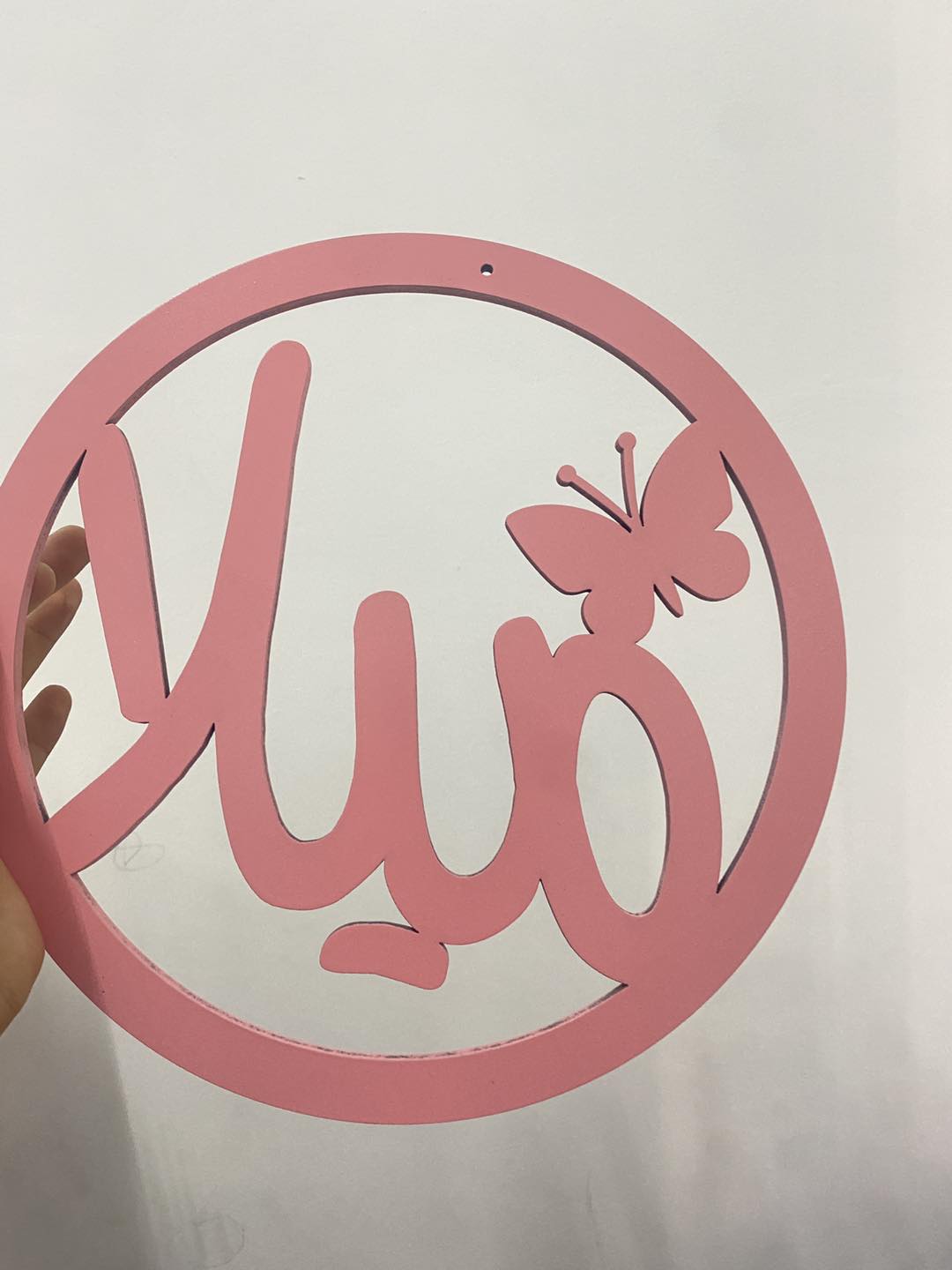 تعليقة خشب دائرية لون زهري