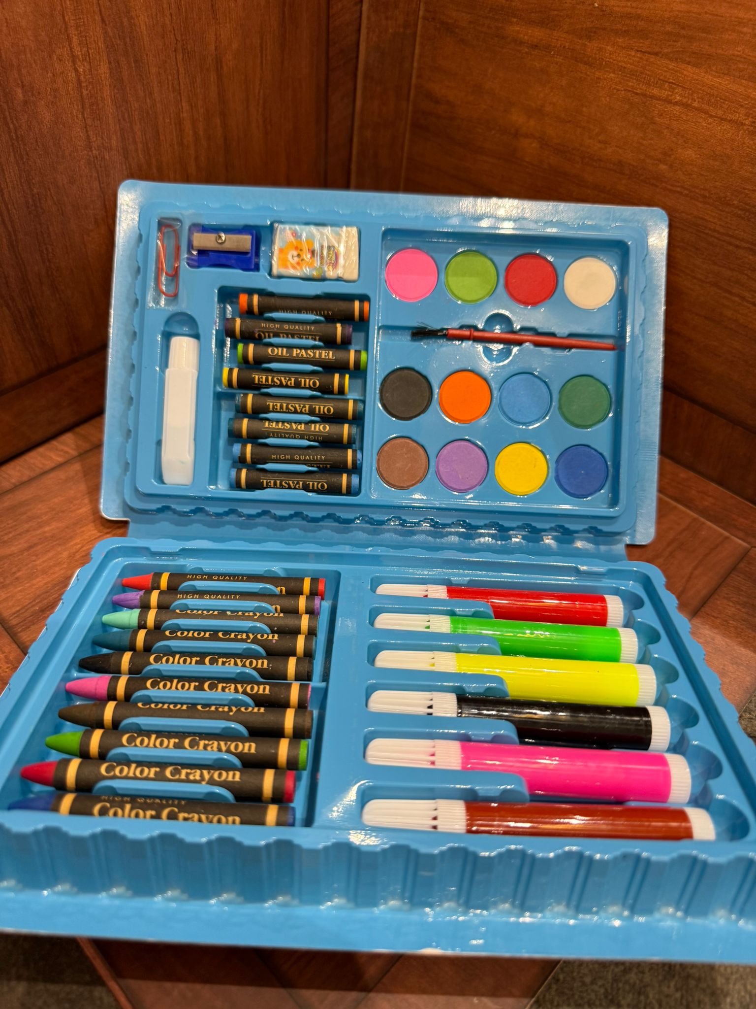 علبة الالوان منوعة