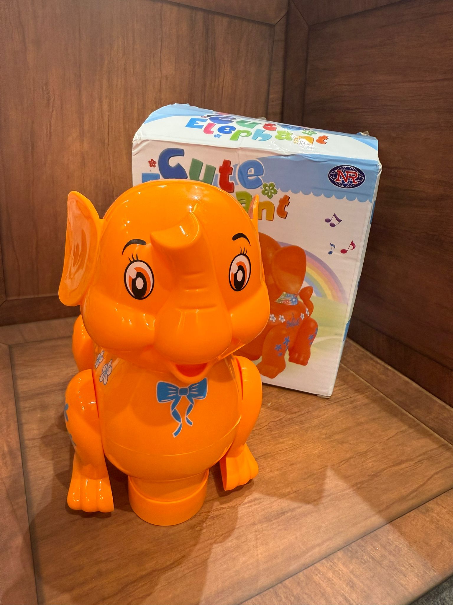 لعبة الفيل مضيء متحرك يعمل ع بطارات