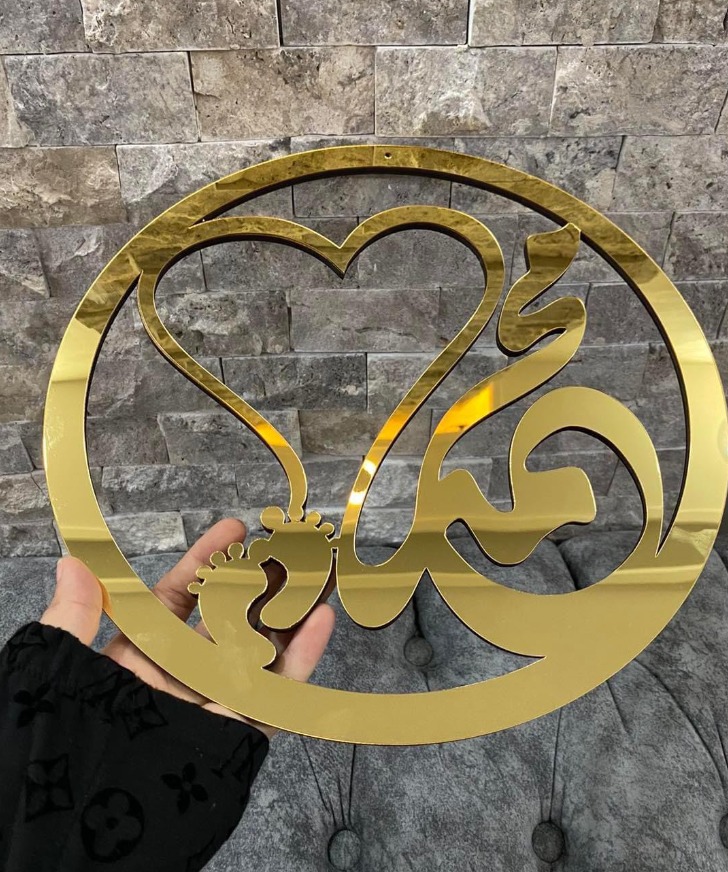 تعليقة اكريلك ذهبي