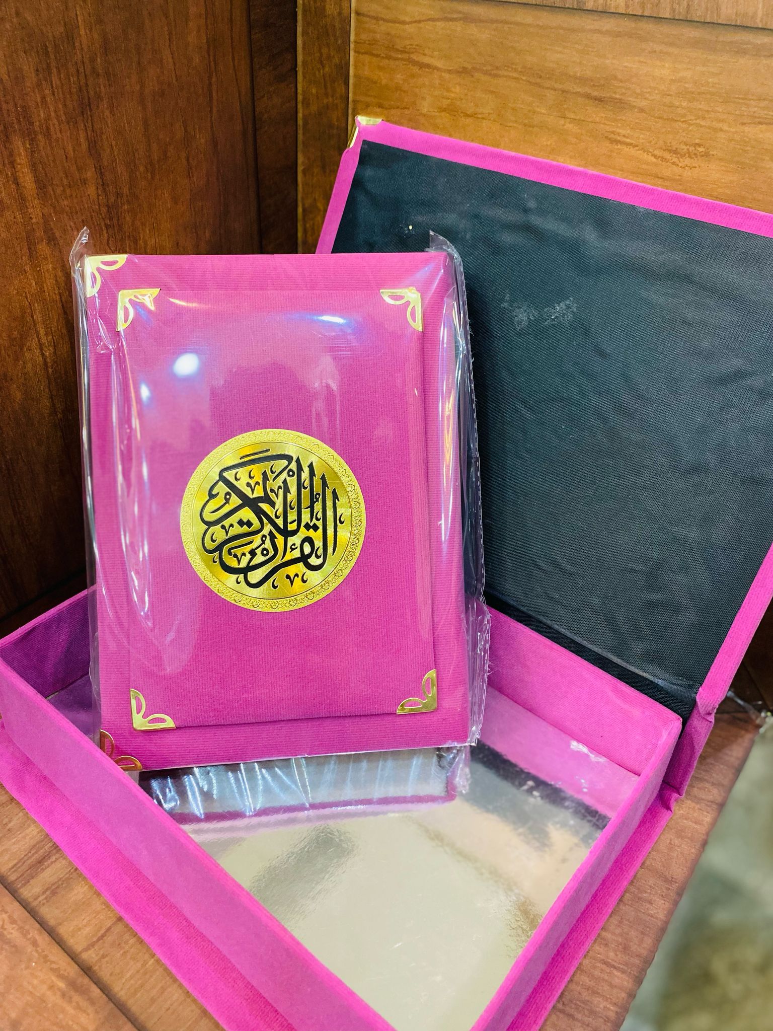بوكس مخمل يحتوي على المصحف كامل مخمل (الحجم كبير)