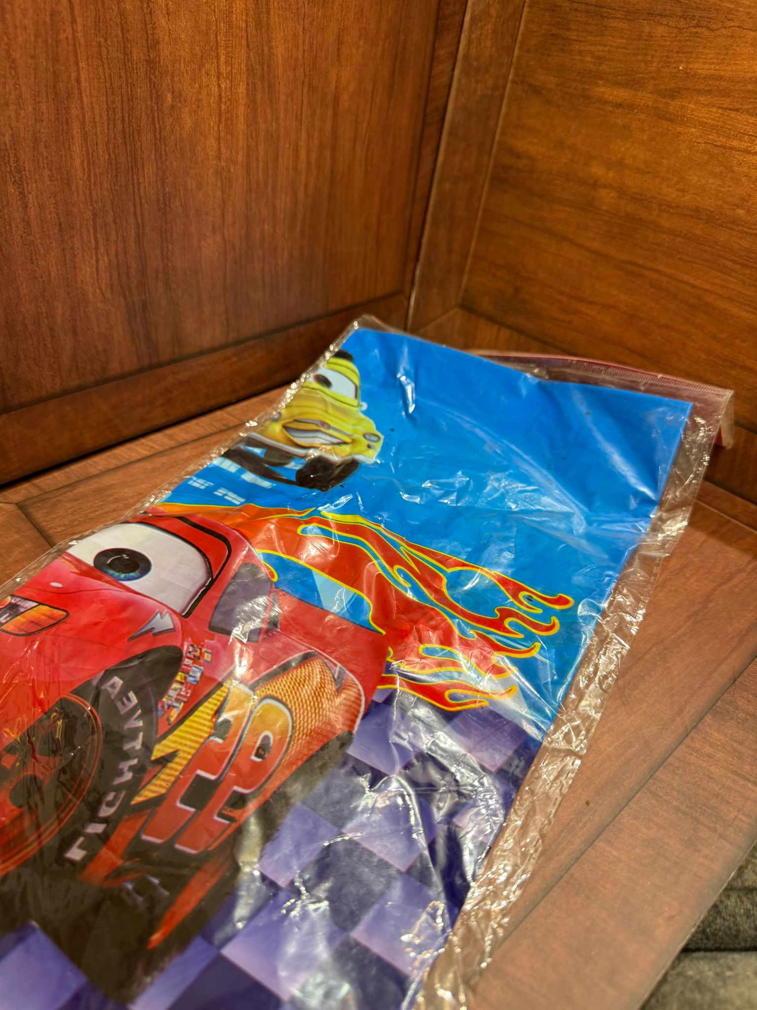 شرشف طاولة سيارات