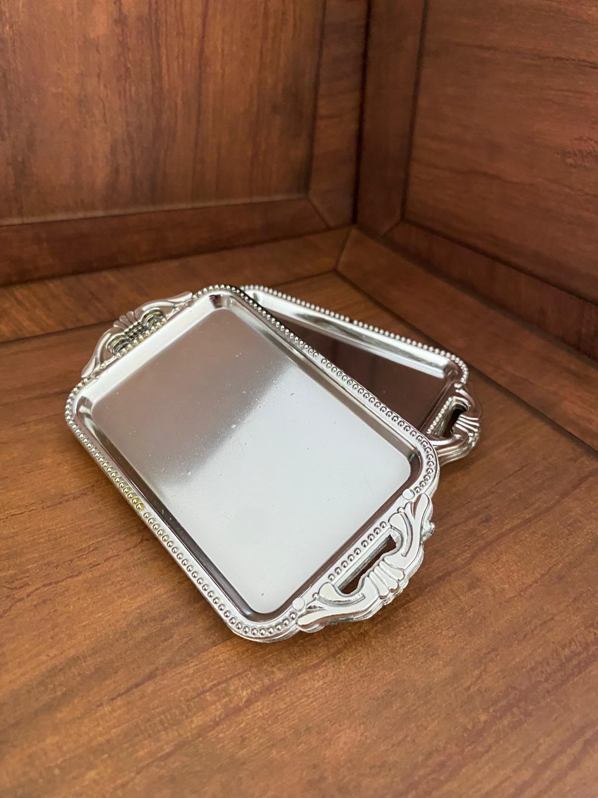 صواني الصغيرة لون فضي