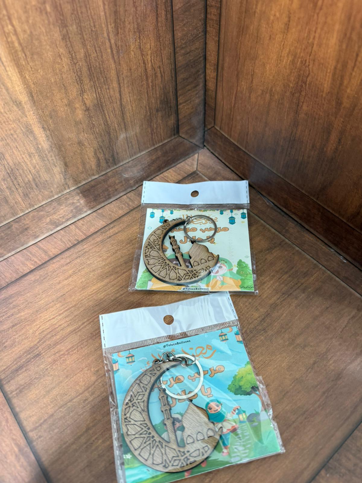 مداليات خشب تفصيل ثقيلة مع بطاقة لرمضان