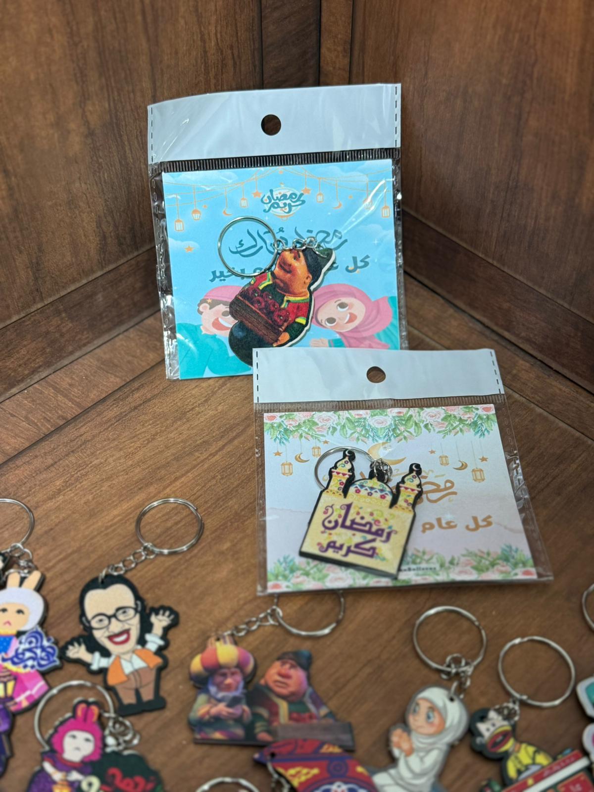 مداليات خشب شخصيات مع بطاقة مع تغليف لرمضان