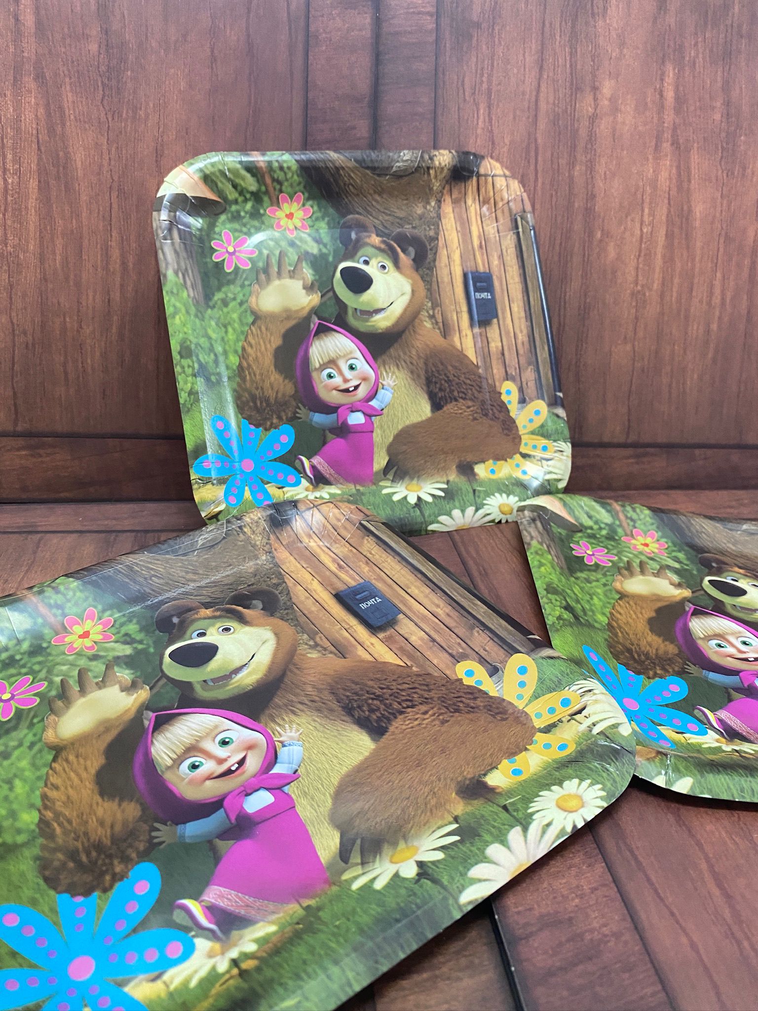 صحون ماشا والدب يحتوي ع 10 صحون