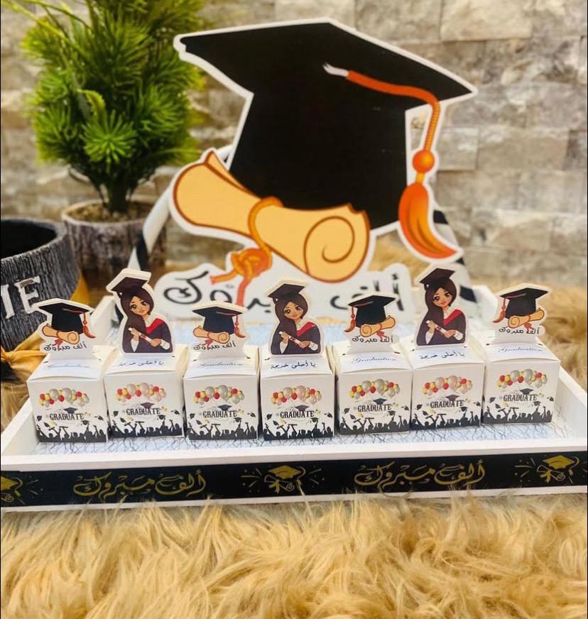 صينية خشب طاقية التخرج