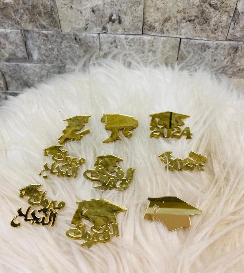 قطعة اكريلك شكل طاقية التخرج بدون كتابة للشوكولاتة