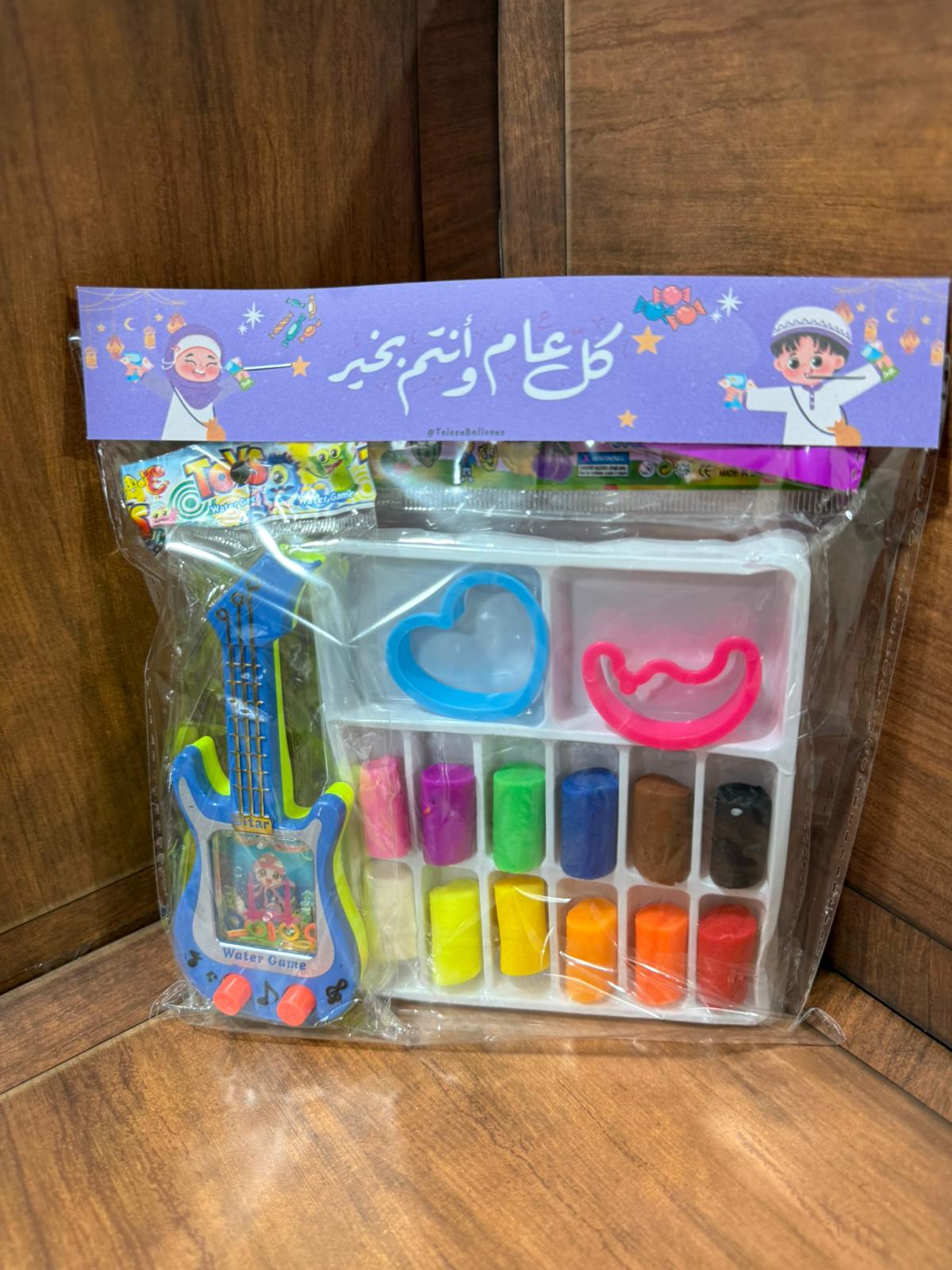 توزيعة المعجونة مع لعبة الماء مع تغليف لعيد الفطر