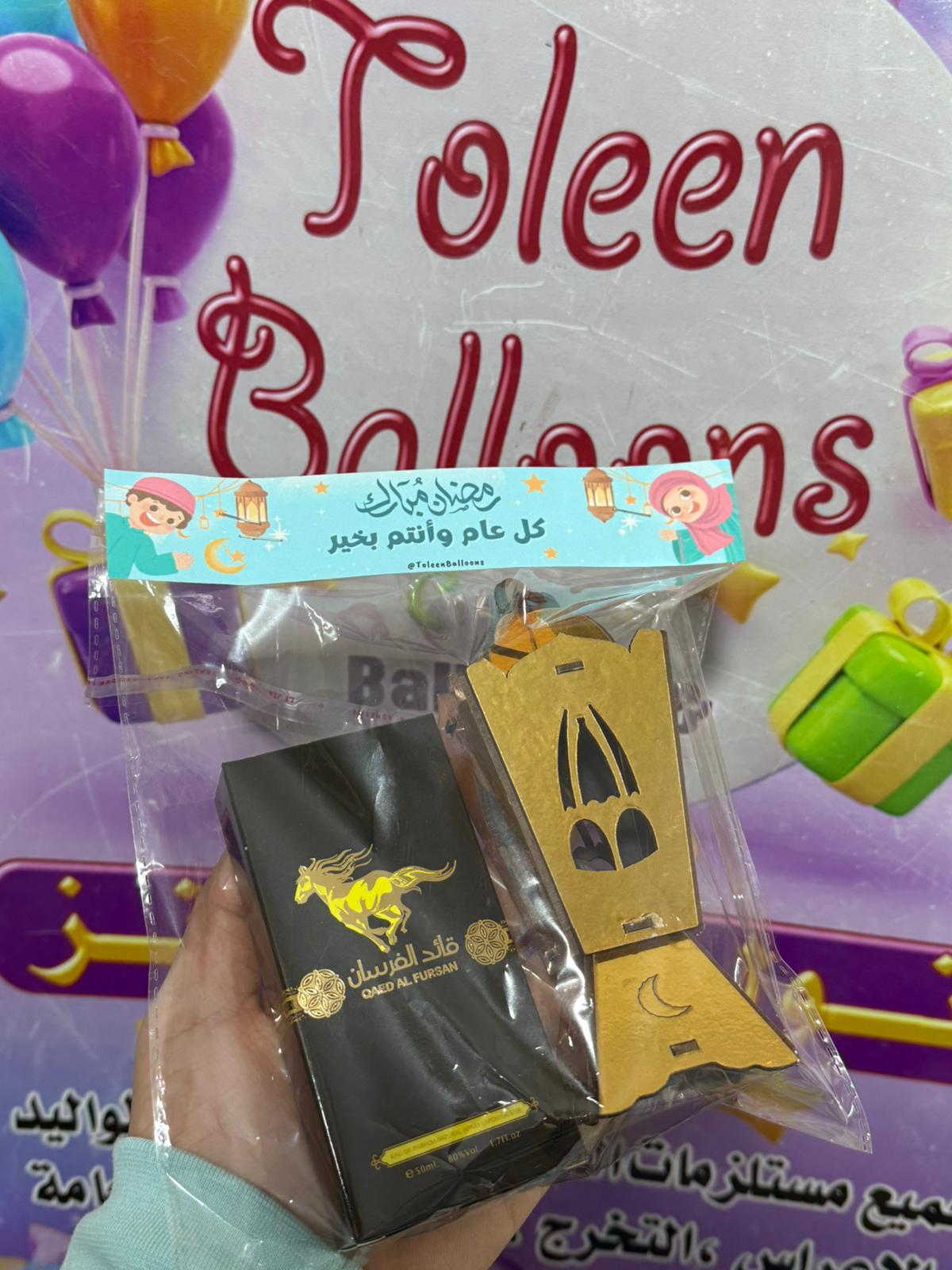 فانوس خشب مضيء مع علبة عطر رجالي مع تغليف