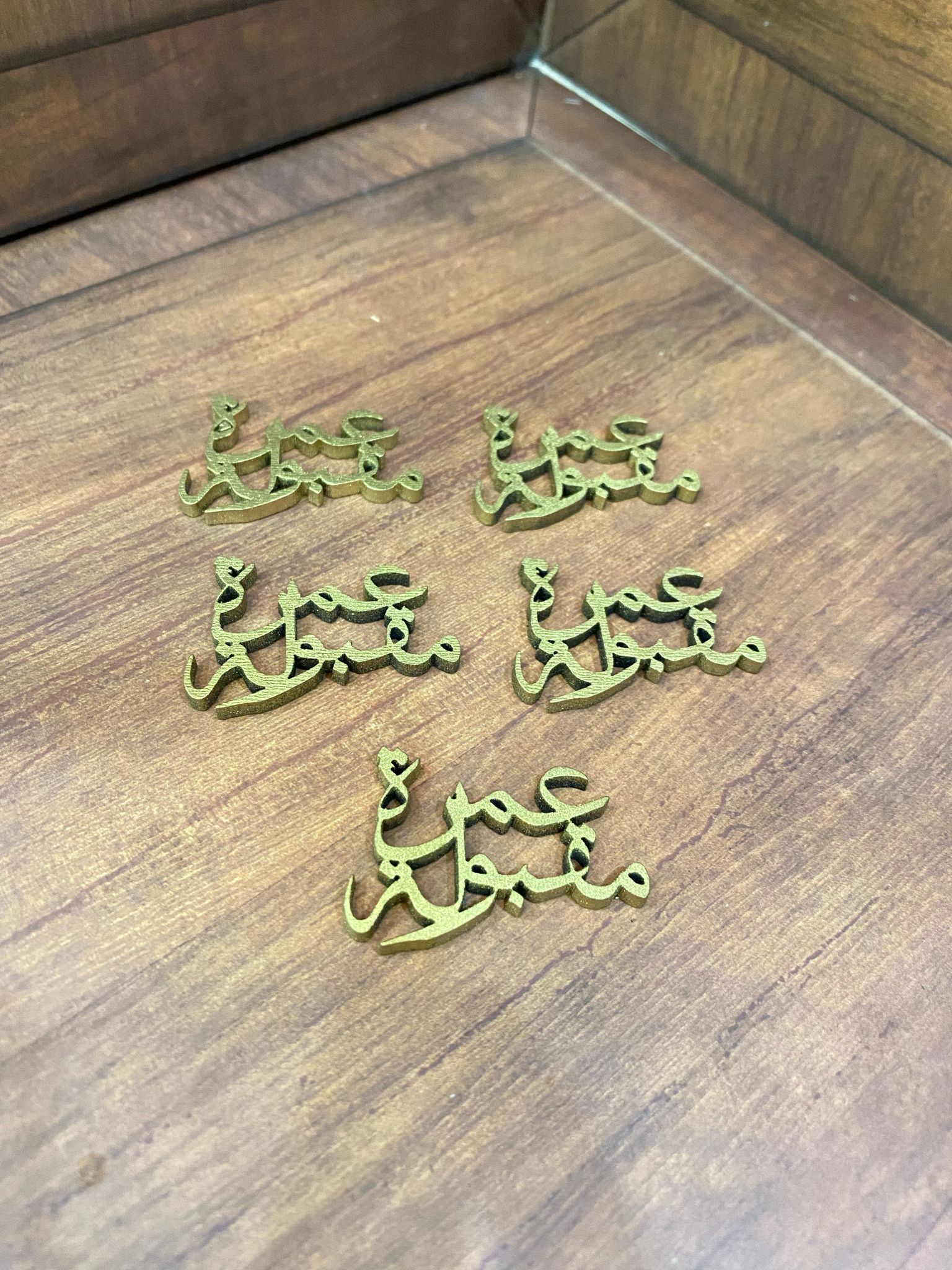 اسماء خشب صغيرة للتوزيعات والشوكلاتة