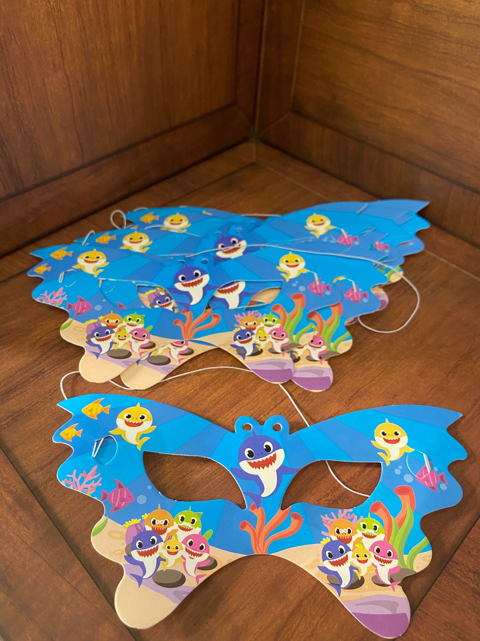 اقنعة عيون بيبي شارك يحتوي ع 10 اقنعة