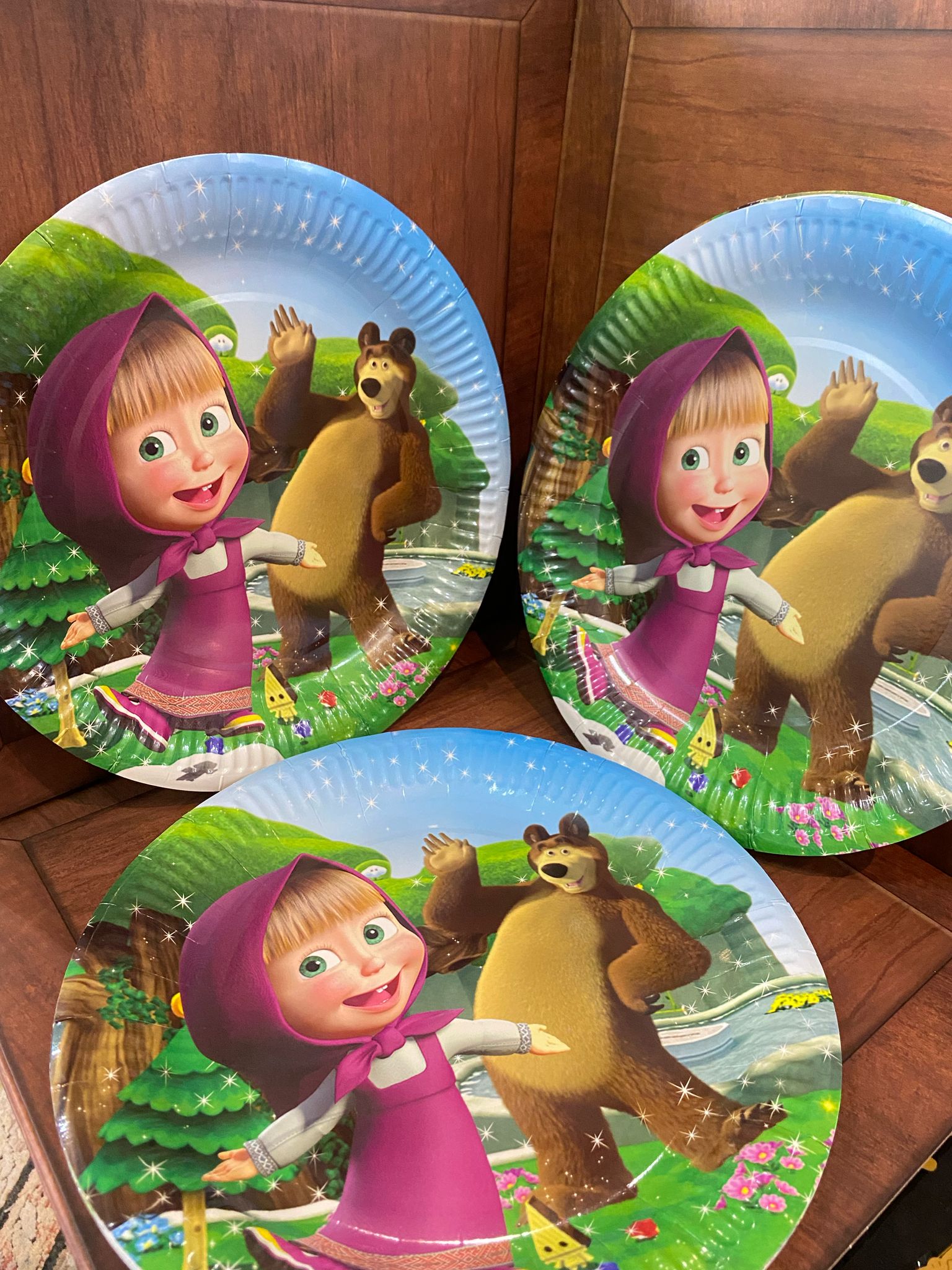 صحون ماشا والدب يحتوي ع 10 صحون