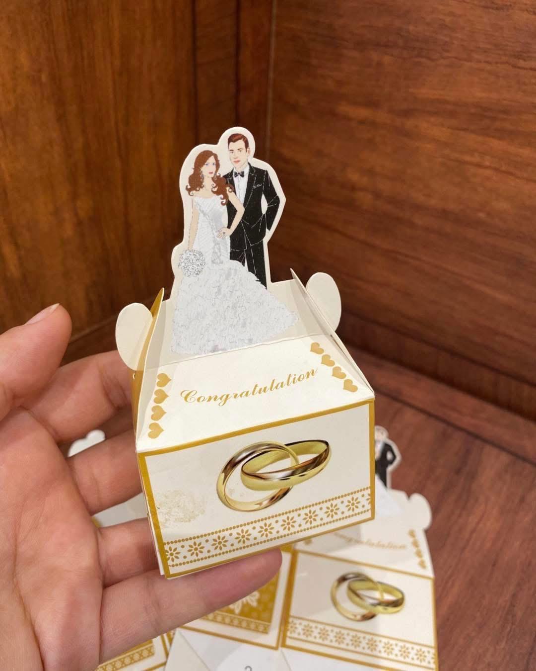 توزيعات كرتون للاعراس (50توزيعة)