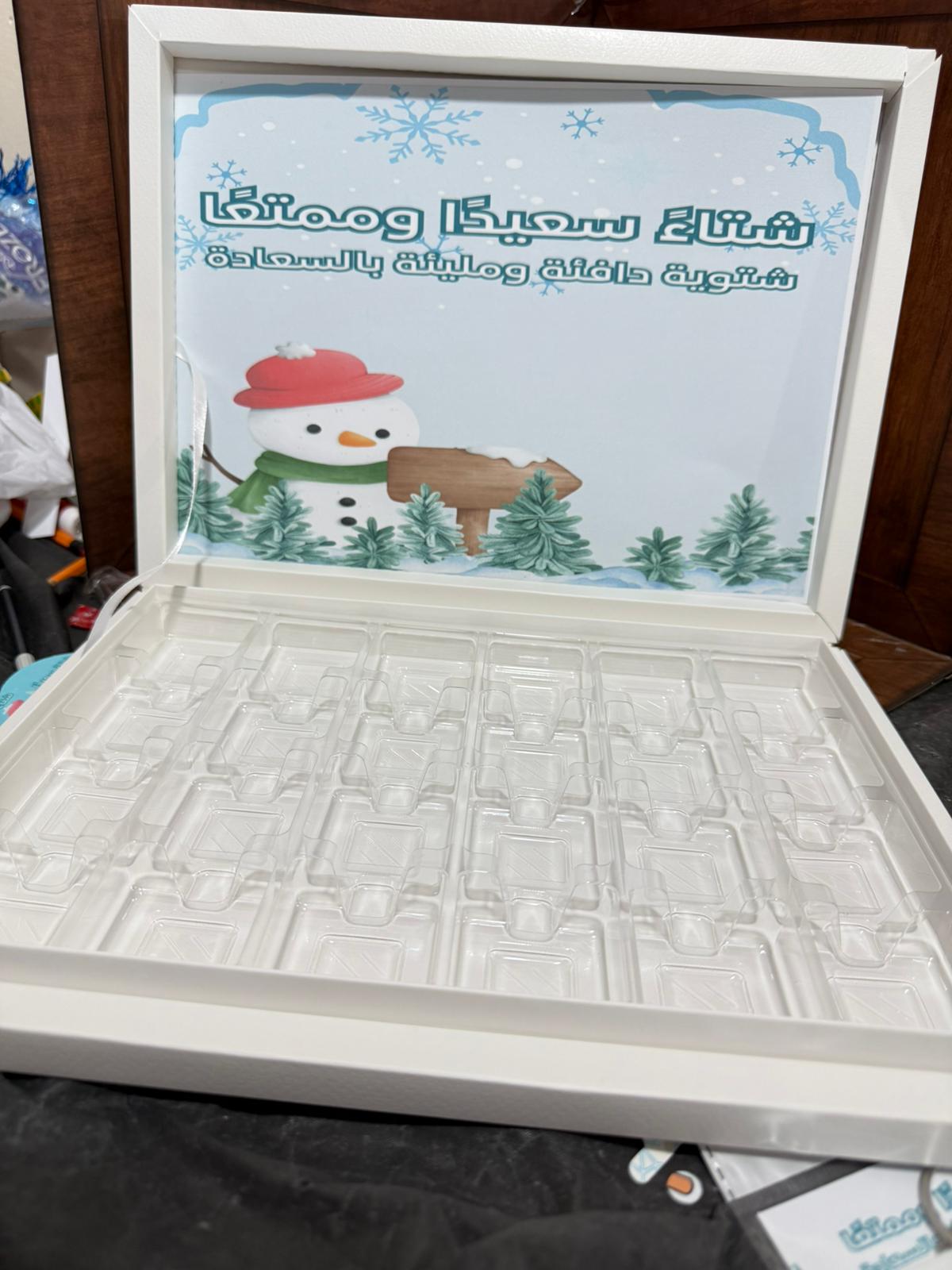 بوكس ابيض شوكلاتة مع صورة لشتاء