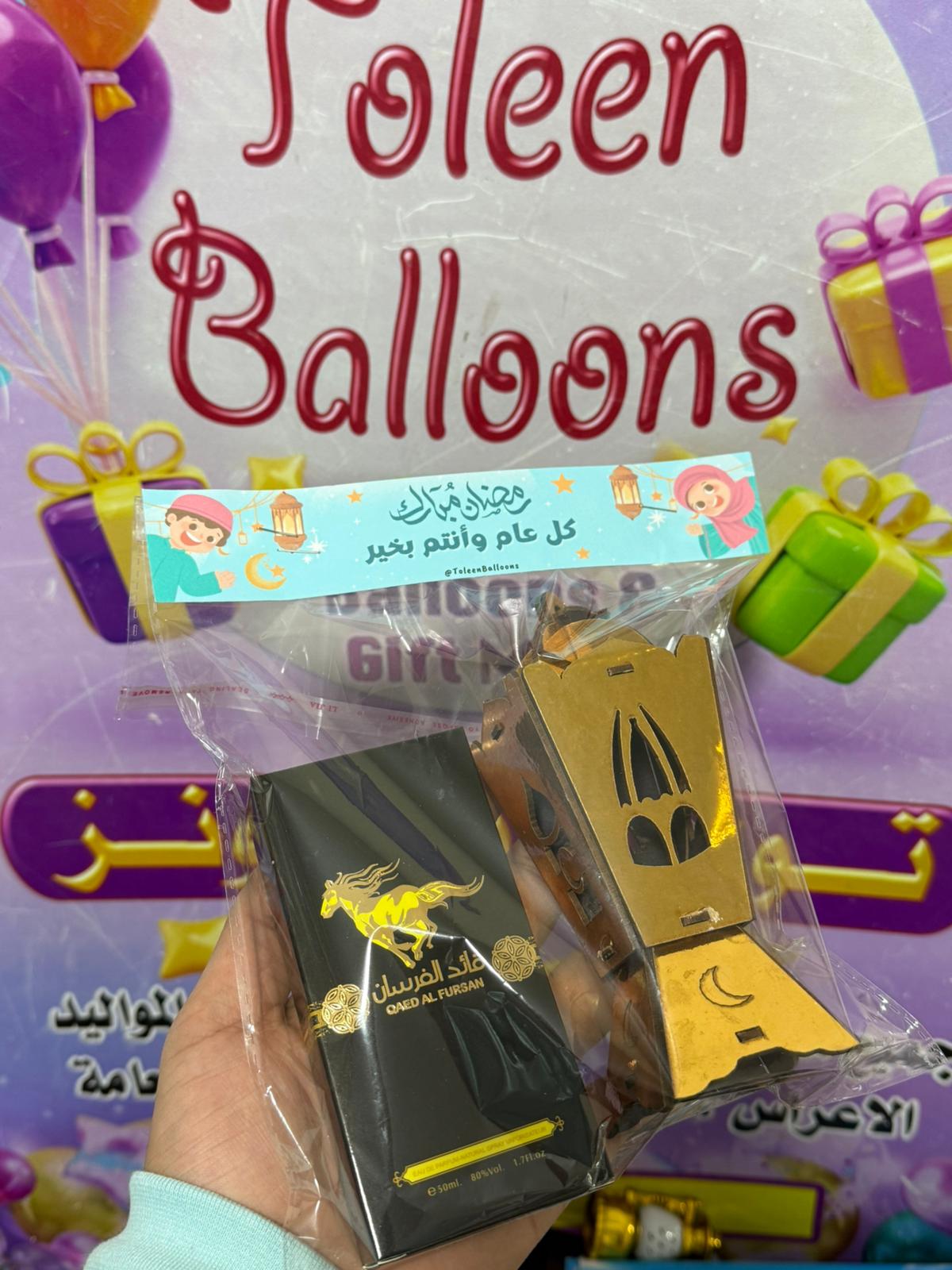 فانوس خشب مضيء مع علبة عطر رجالي مع تغليف