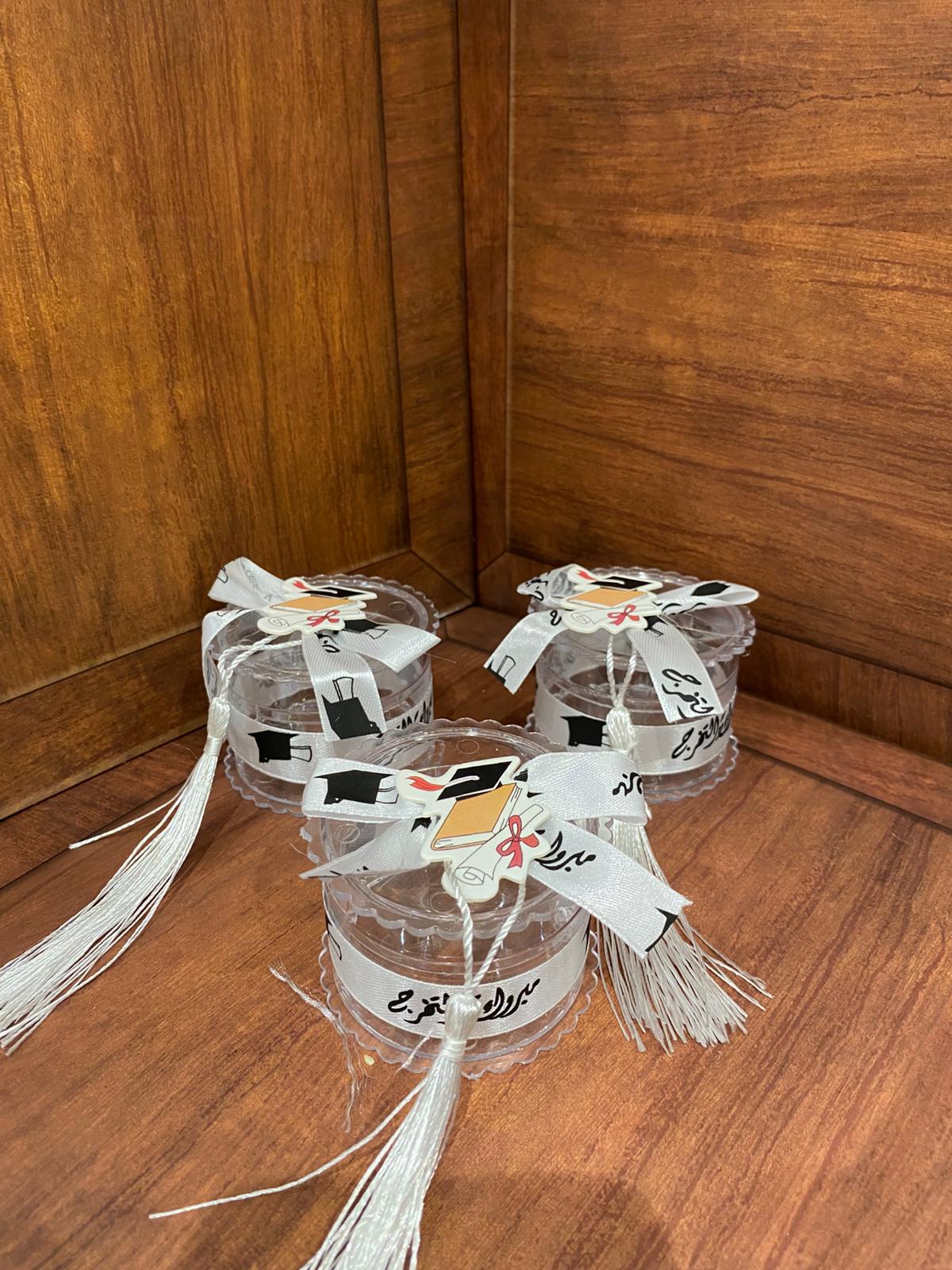 توزيعات بلاستك لتخرج (العدد 12)