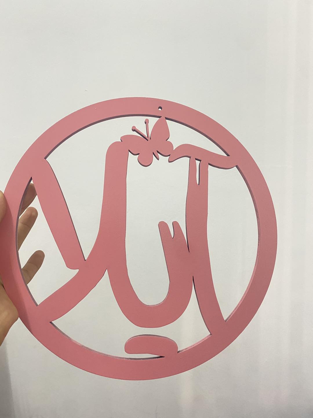 تعليقة خشب دائرية لون زهري