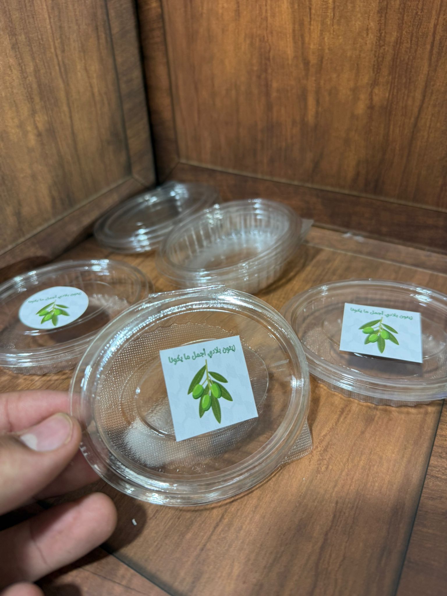 علب بلاستك مع ستكرز لزيتون (كل 35 علبة مع ستكرز )