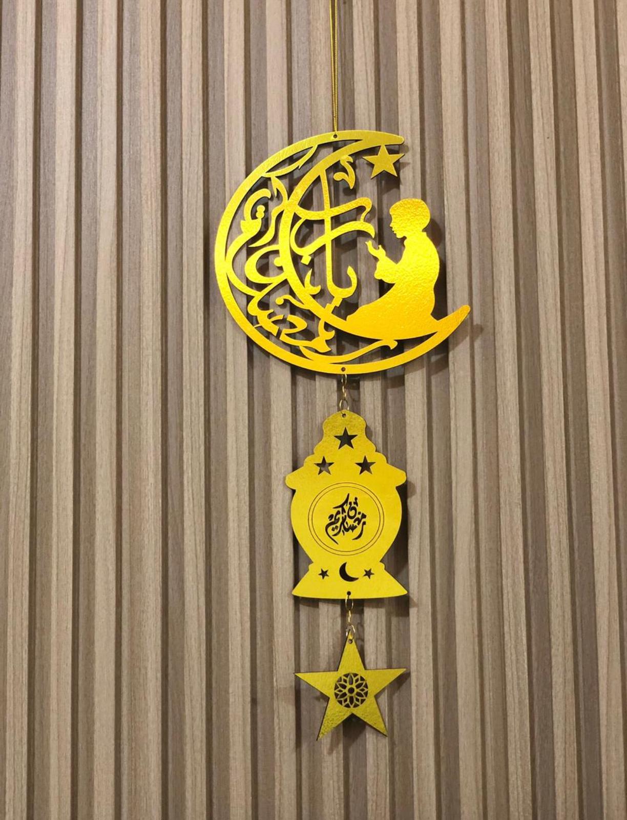 تعليقة رمضان خشب ذهبية