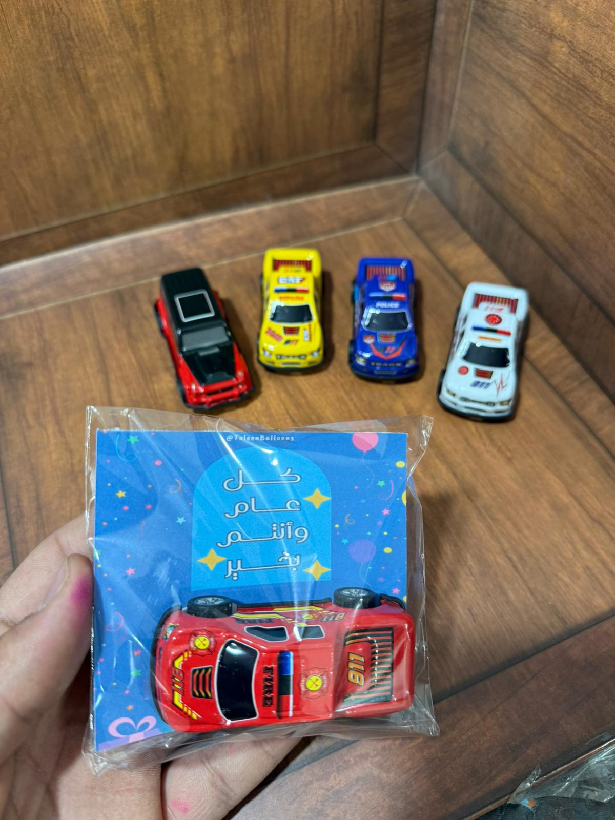 لعبة سيارة معدن مع بطاقة للعيد مع تغليف