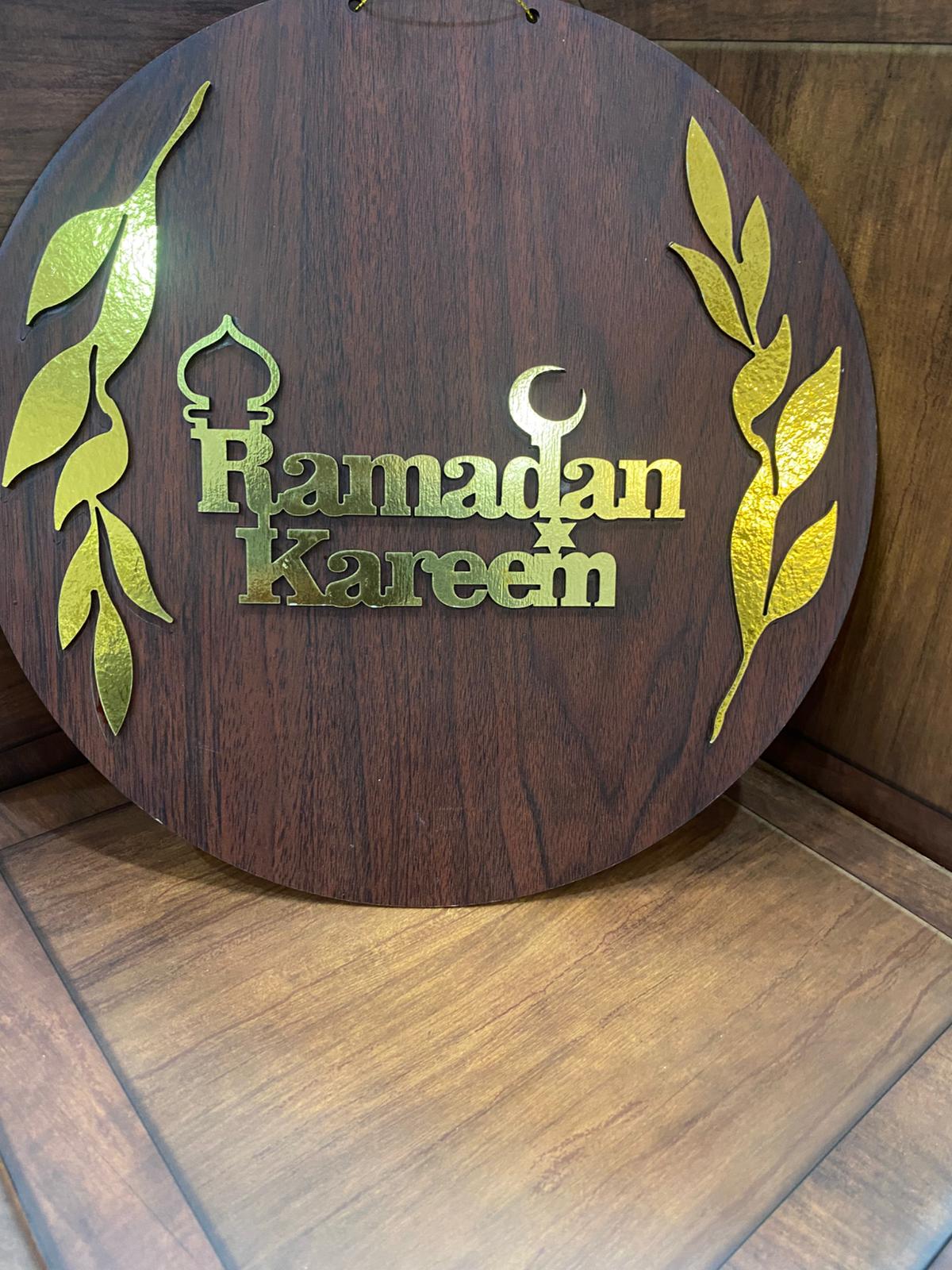 تعليقة خشب واكريلك لرمضان