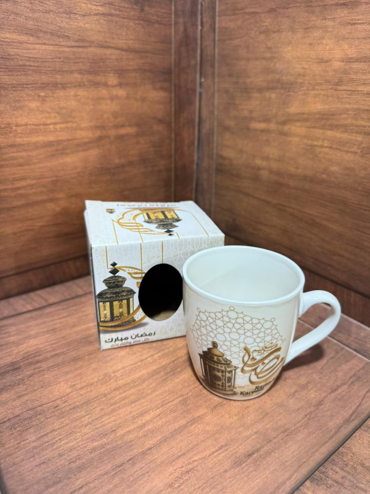 كاسات لرمضان مع كرتونة