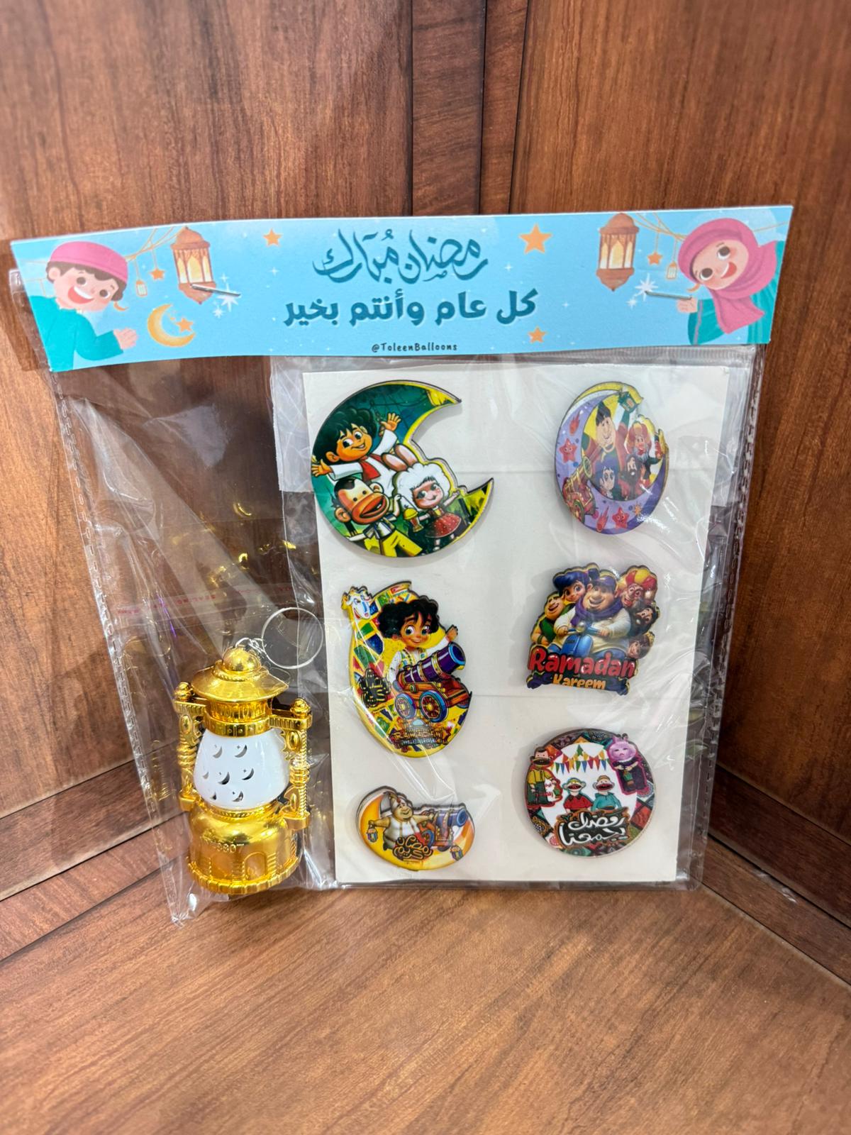 مجموعة مغناطيسات خشب مع مدالية فانوس مضيء (إمكانية كتابة الاسم)